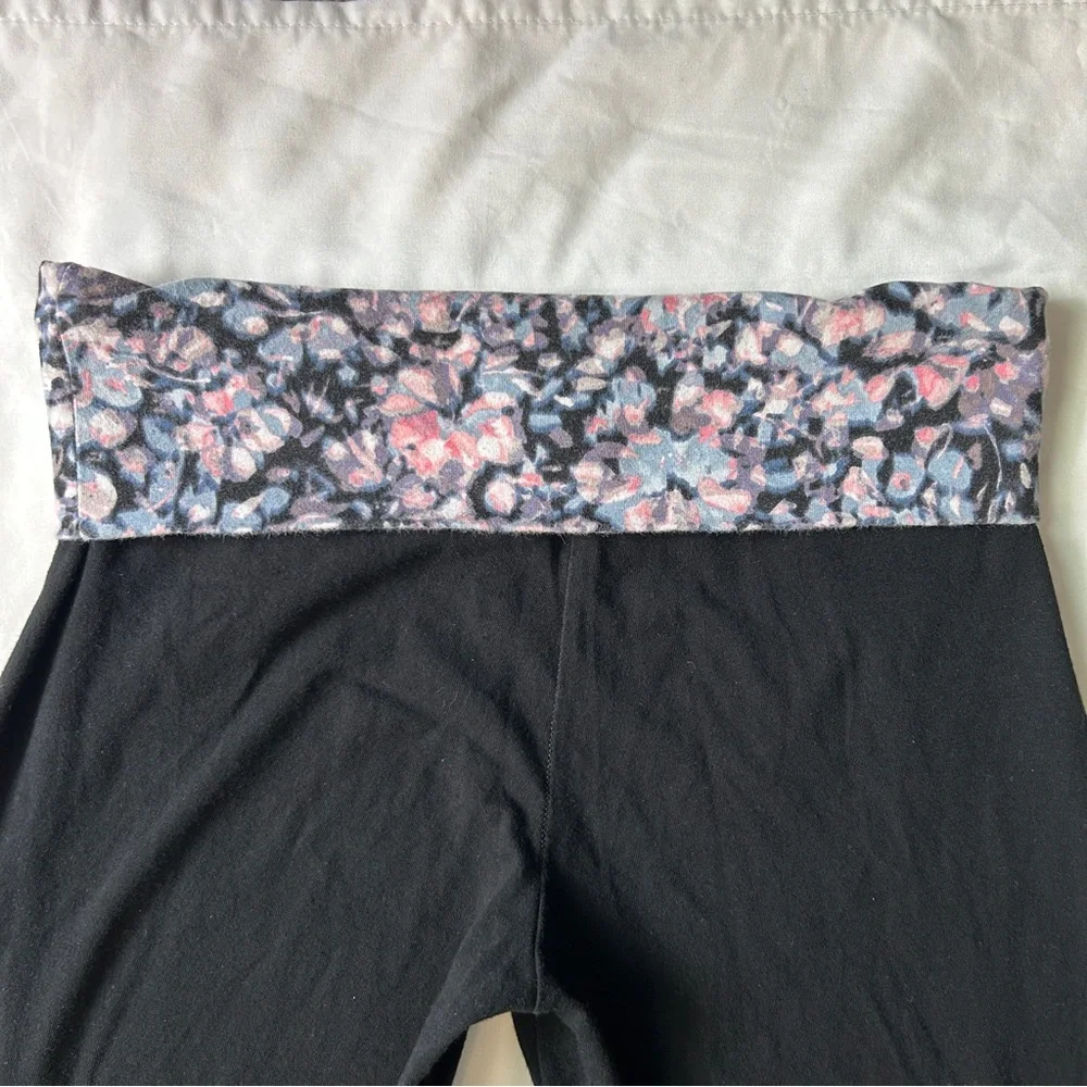 Victoria’s Secret fold over yoga pants - Picture 6 of 6